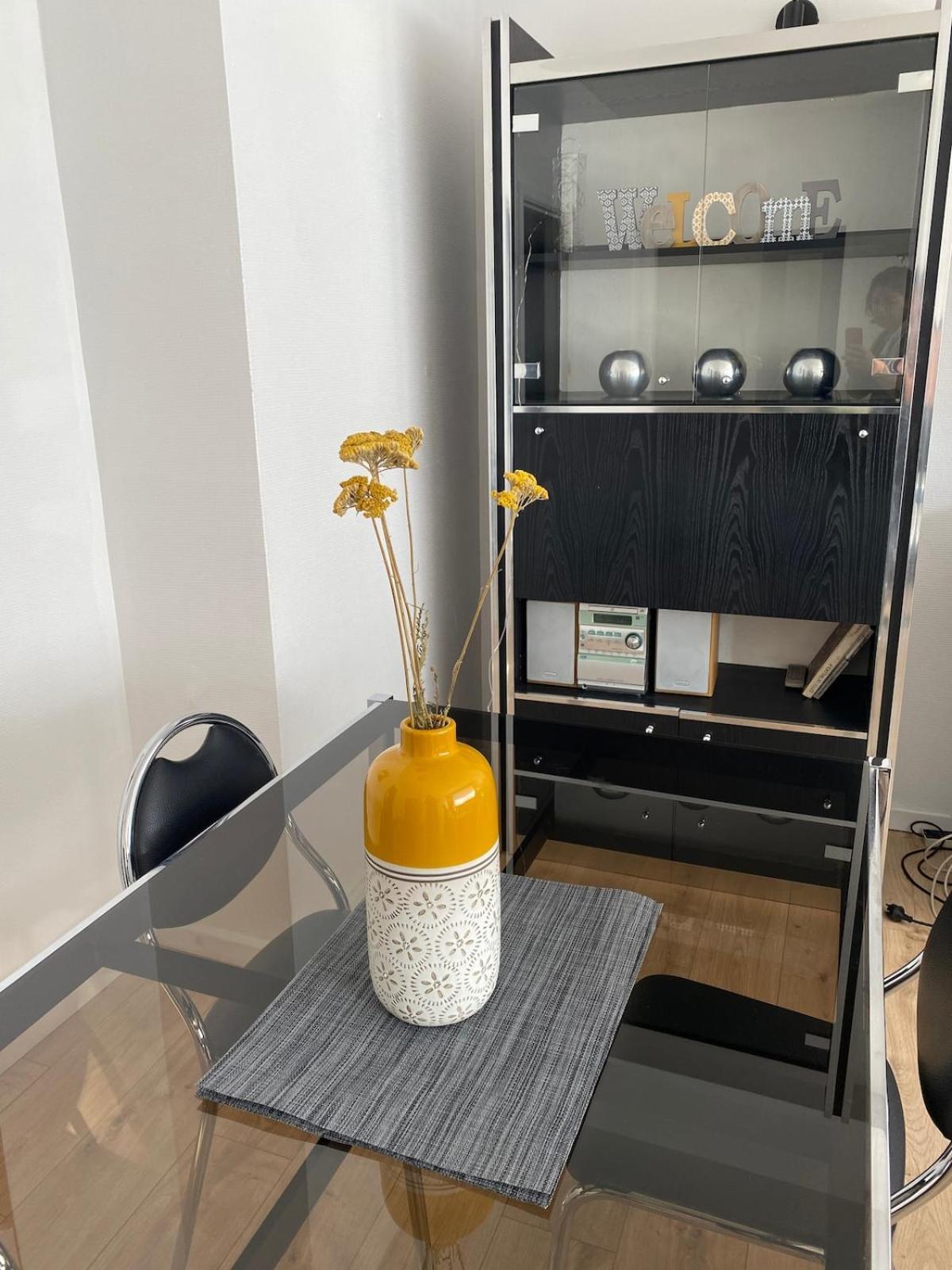Appartement Lumineux, Idealement Situe - Enfants Bienvenus Namen Buitenkant foto